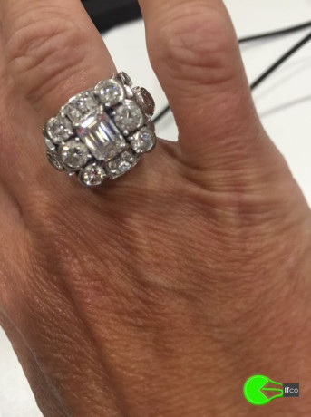 lost-ring-at-cleveland-bus-stop-big-0