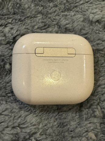 airpod-charging-case-found-on-newbury-avenue-big-0