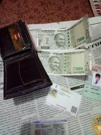 wallet-found-with-documents-big-0