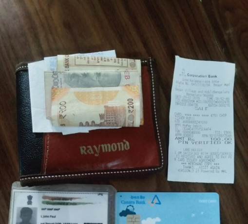 wallet-found-at-konappana-agrahara-big-0