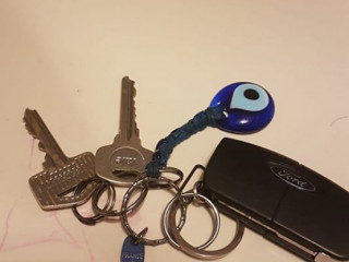 Found keys in queens drive opposite the petrol station
